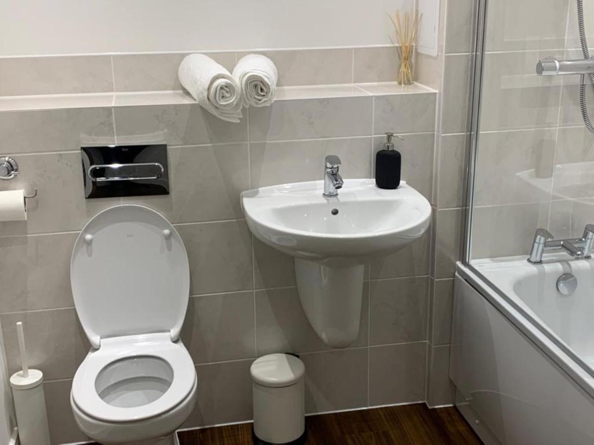 Lakeside 2 Bed Luxury Apartment No Parties No Events Early Check-In Late Check- Out Allowed Уэст-Таррок Экстерьер фото