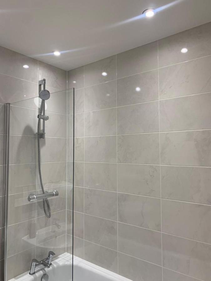 Lakeside 2 Bed Luxury Apartment No Parties No Events Early Check-In Late Check- Out Allowed Уэст-Таррок Экстерьер фото